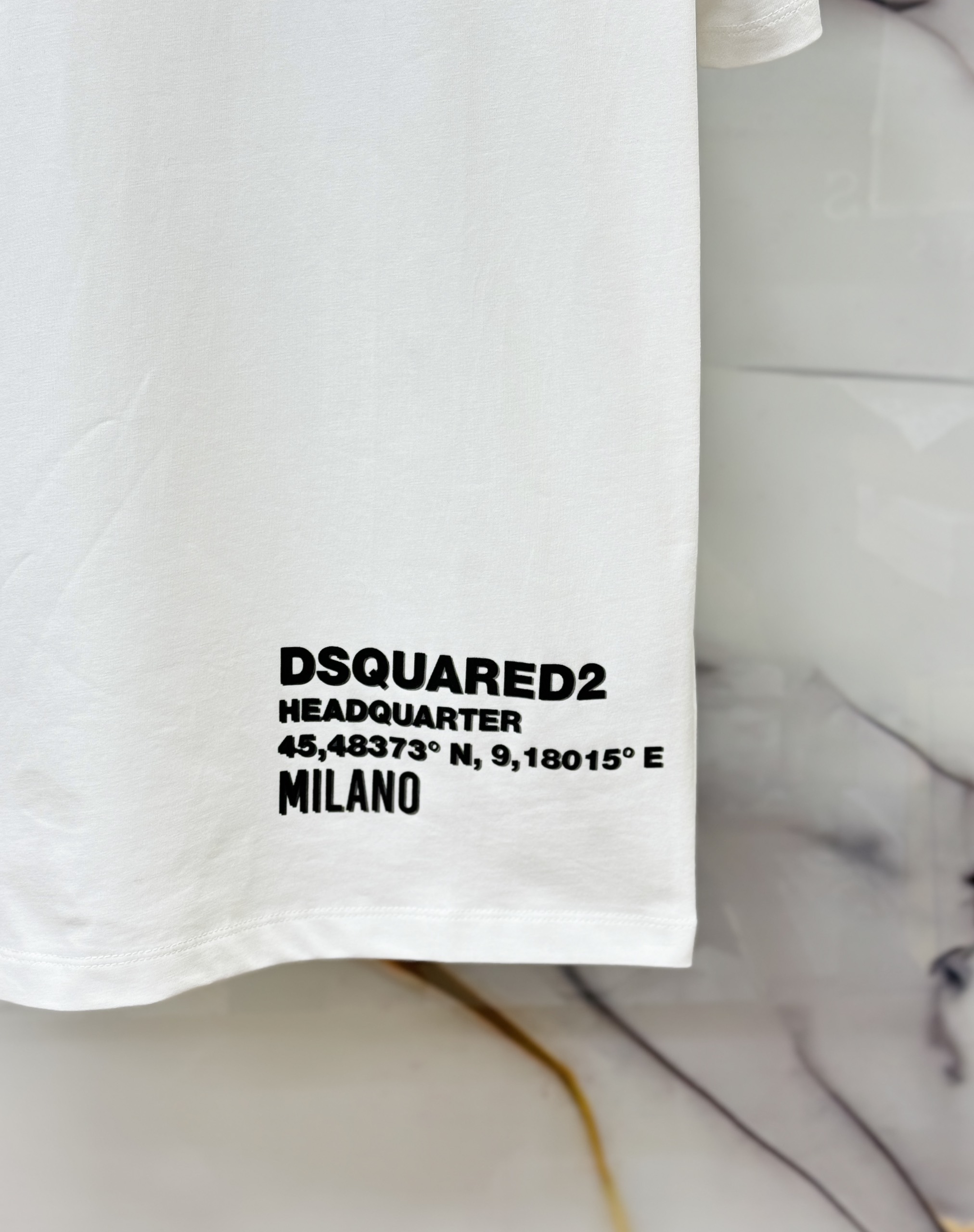 Áo phông T-shirt Dsquared2 DSQ2 logo chữ cạp Like Auth on web CD